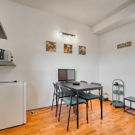 Spacious And Bright Two-bedroom شقة براتسيلافا