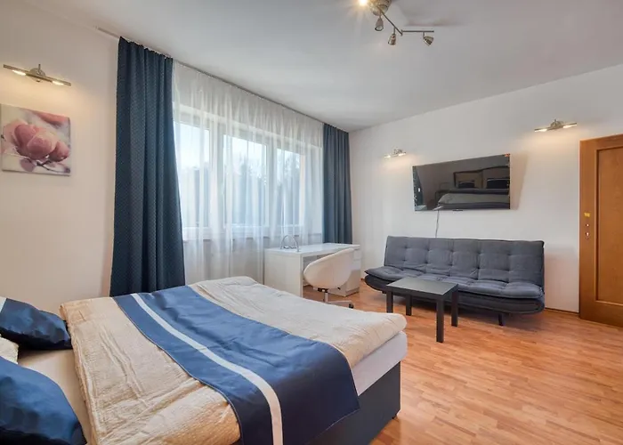 Spacious And Bright Two-bedroom Apartmán